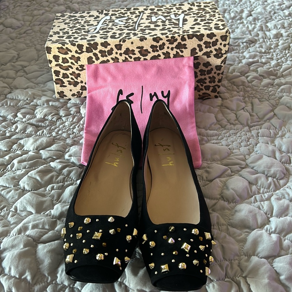 Gorgeous black suede flats